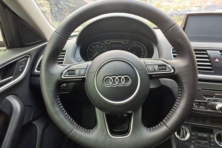 Used Audi Q3 2015 30 TFSI Ambition Edition Steering Wheel