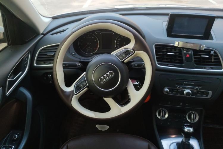 Used Audi Q3 2015 35 TFSI Comfort Model Steering Wheel