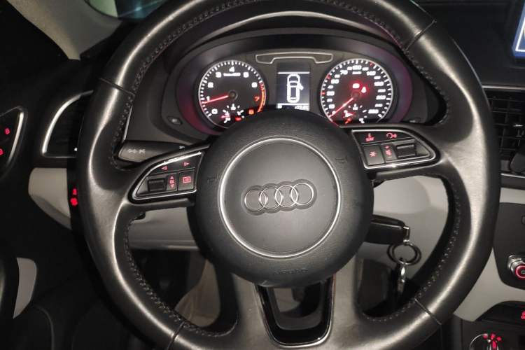 Used Audi Q3 2015 30 TFSI Comfort Model Steering Wheel