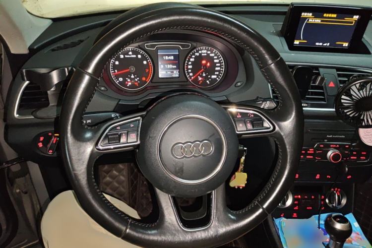 Used Audi Q3 2015 35 TFSI quattro Technology Edition Steering Wheel