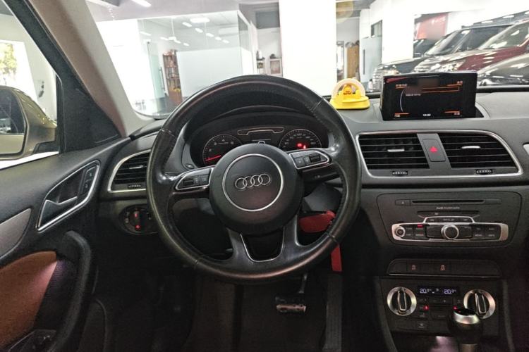 Used Audi Q3 2015 30 TFSI Ambition Edition Steering Wheel