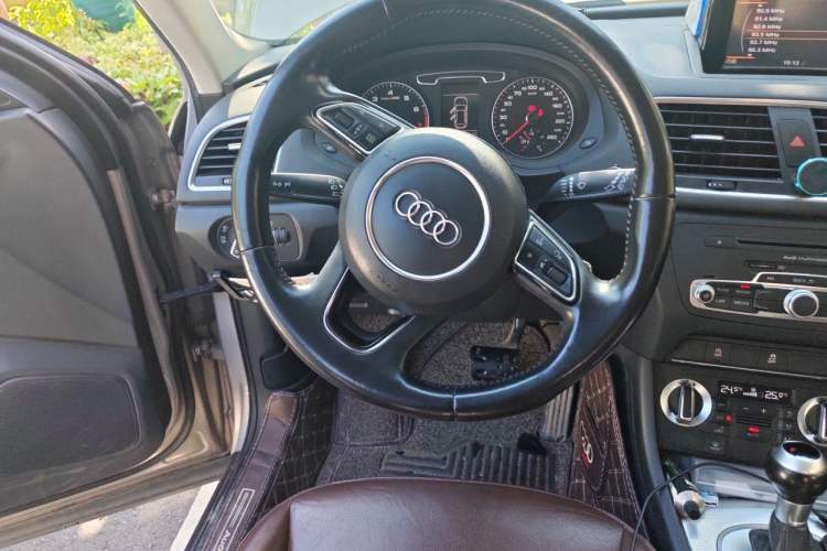 Used Audi Q3 2015 30 TFSI Comfort Model Steering Wheel