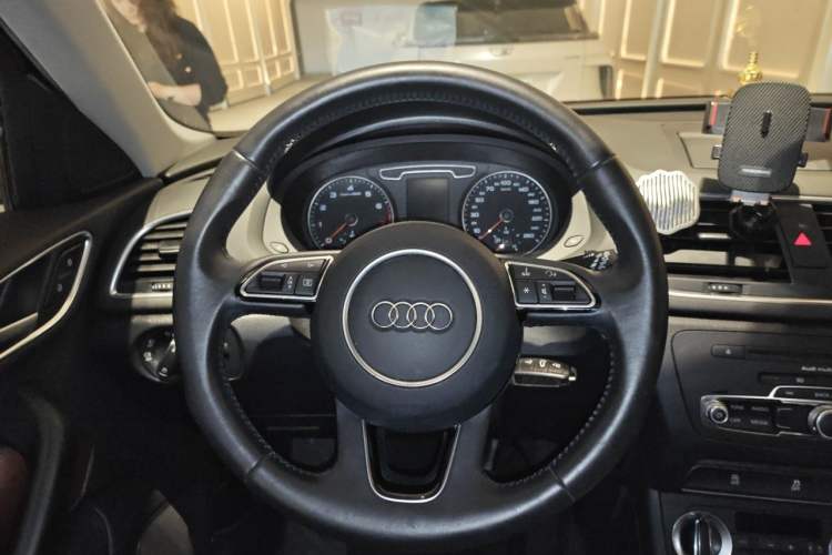 Used Audi Q3 2015 30 TFSI Comfort Model Steering Wheel
