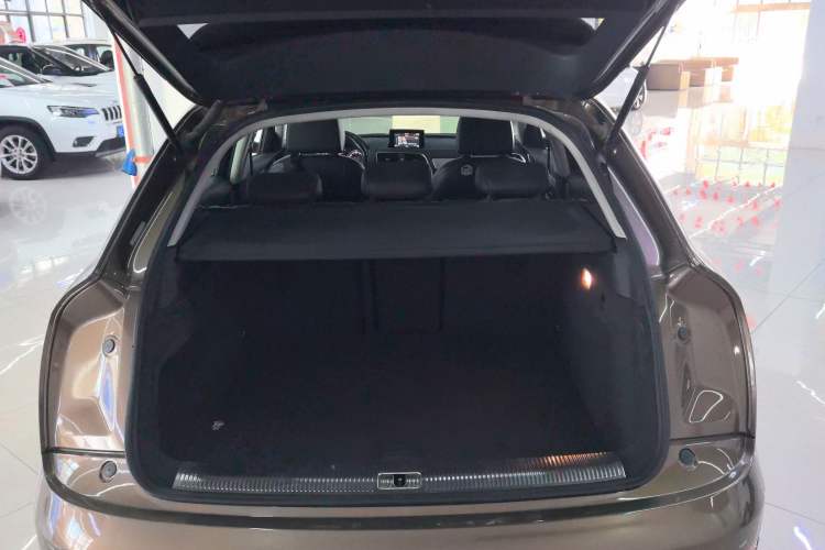Used Audi Q3 2015 35 TFSI Comfort Model Trunk
