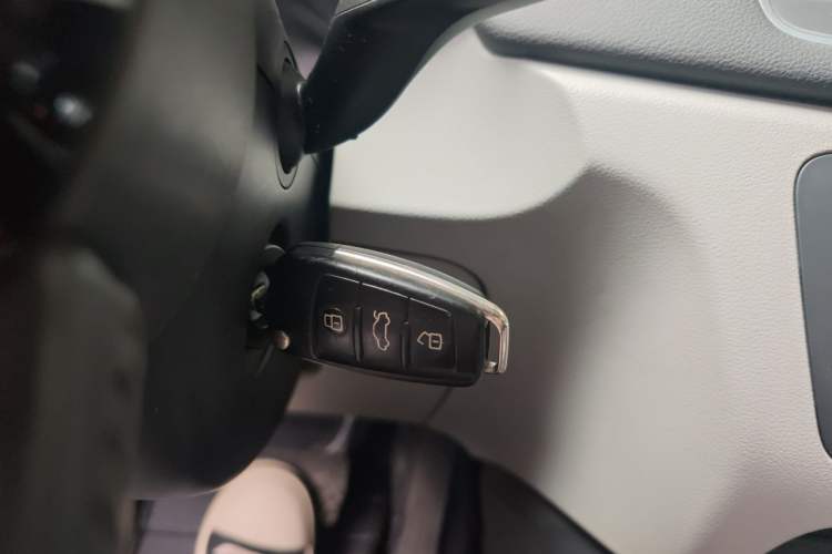 Used Audi Q3 2015 30 TFSI Comfort Model Vehicle Key