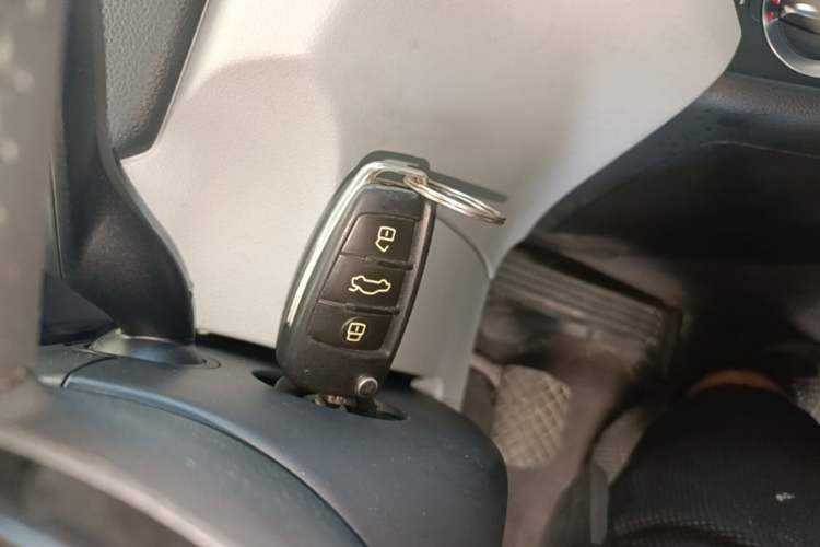 Used Audi Q3 2015 35 TFSI Comfort Model Vehicle Key