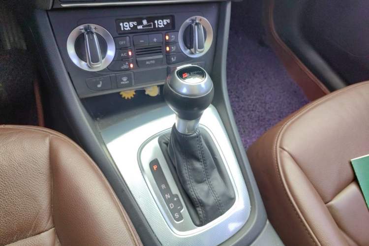 Used Audi Q3 2015 35 TFSI quattro Technology Edition Gear Lever