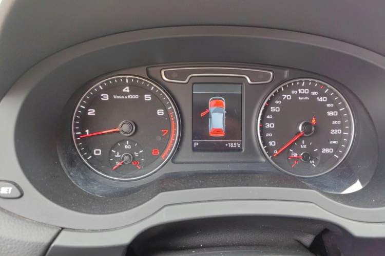 Used Audi Q3 2015 35 TFSI quattro Technology Edition Instrument Cluster