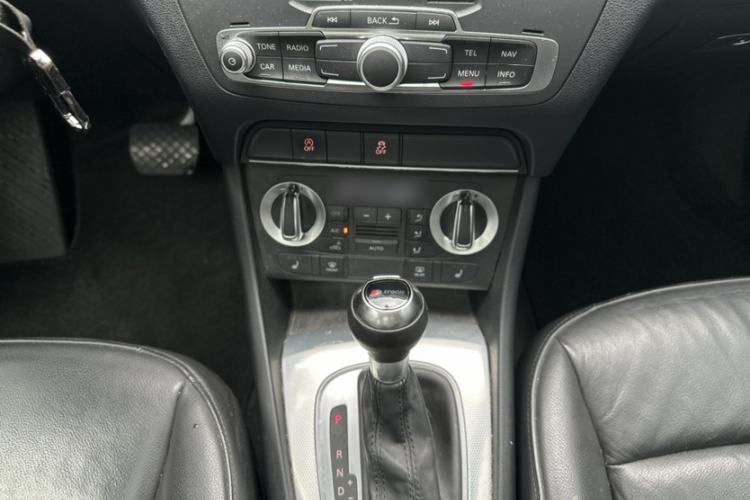 Used Audi Q3 2015 35 TFSI Comfort Model Audio And AC Panel