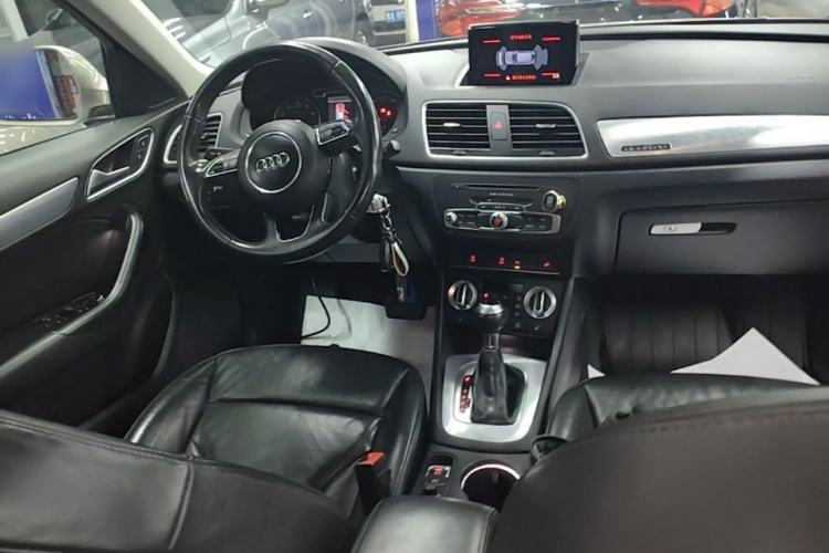 Used Audi Q3 2015 35 TFSI quattro Technology Edition Center Console