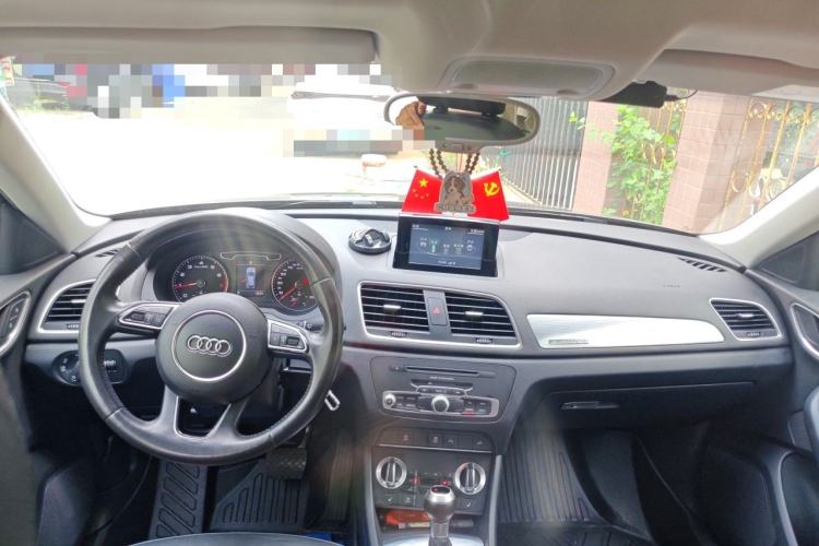 Used Audi Q3 2015 35 TFSI quattro Technology Edition Center Console