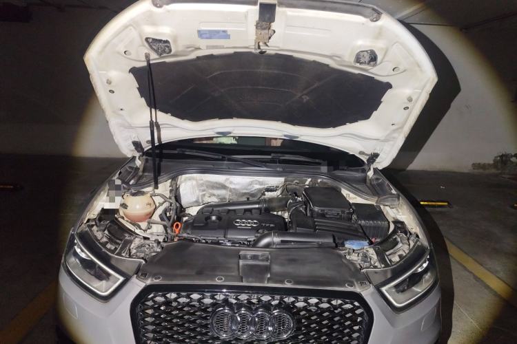Used Audi Q3 2015 35 TFSI Comfort Model Engine Bay
