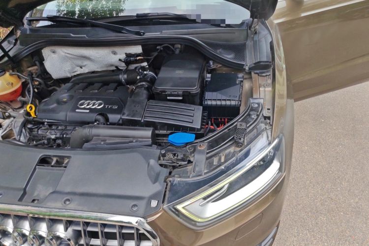 Used Audi Q3 2015 35 TFSI quattro Technology Edition Engine Bay Left