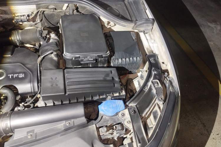 Used Audi Q3 2015 35 TFSI Comfort Model Engine Bay Left