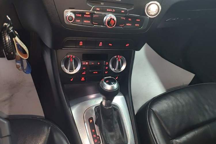 Used Audi Q3 2015 35 TFSI quattro Technology Edition Gear Lever