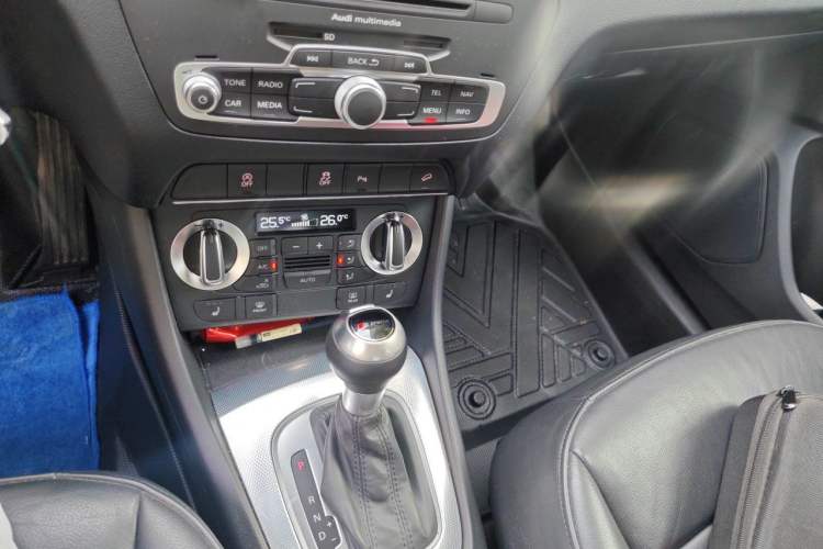 Used Audi Q3 2015 35 TFSI quattro Technology Edition Gear Lever