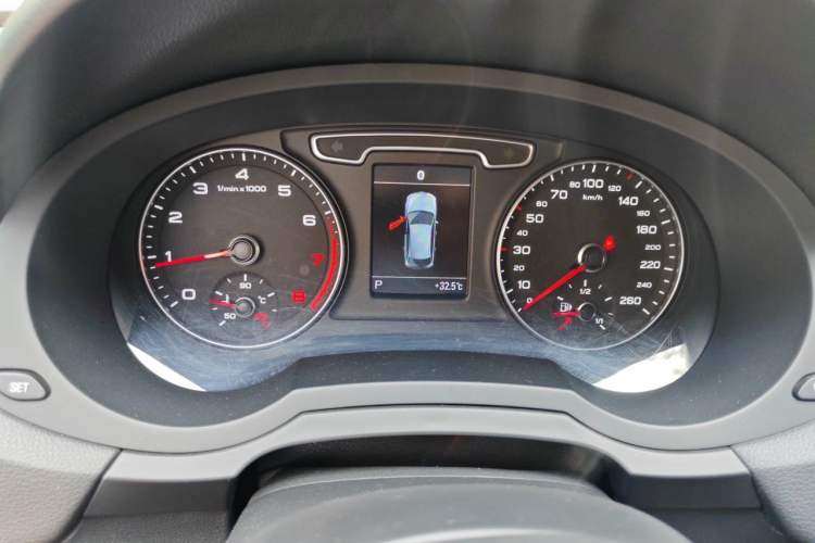 Used Audi Q3 2015 35 TFSI quattro Technology Edition Instrument Cluster