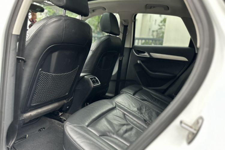 Used Audi Q3 2015 35 TFSI Comfort Model Interior 2