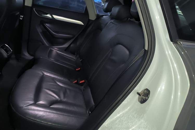 Used Audi Q3 2015 35 TFSI Comfort Model Left Rear Seat
