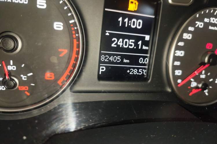 Used Audi Q3 2015 35 TFSI Comfort Model Odometer Close Up