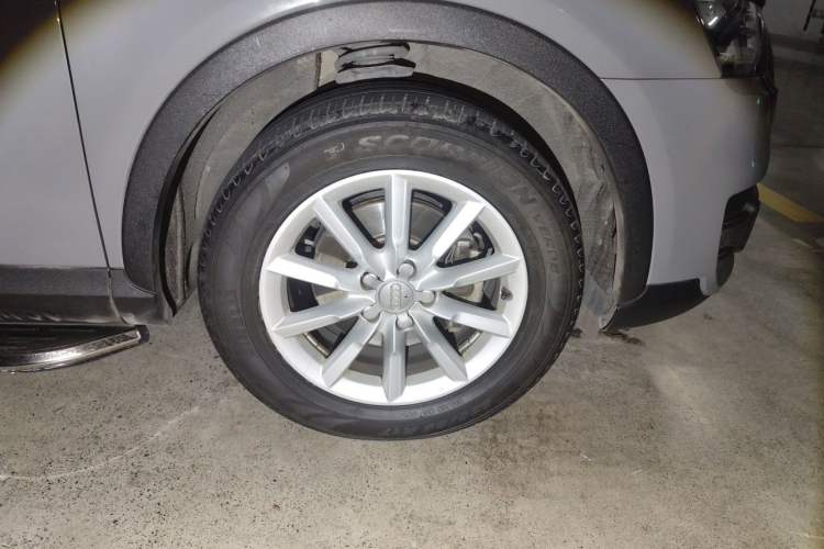 Used Audi Q3 2015 35 TFSI Comfort Model Right Front Wheel Hub
