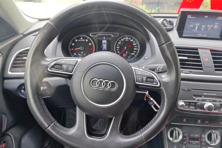 Used Audi Q3 2015 35 TFSI quattro Technology Edition Steering Wheel