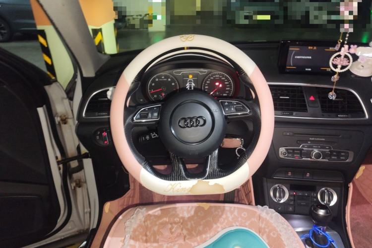 Used Audi Q3 2015 35 TFSI Comfort Model Steering Wheel