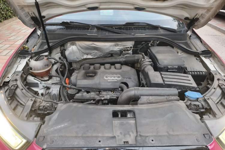 Used Audi Q3 2015 35 TFSI Comfort Model Engine Bay
