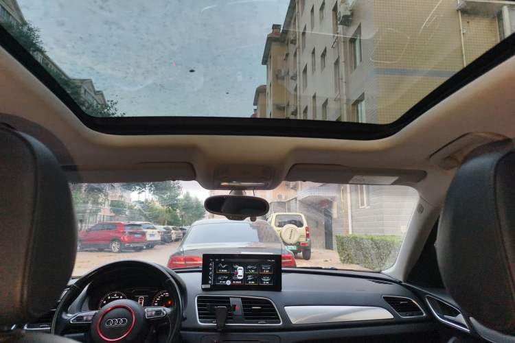 Used Audi Q3 2015 35 TFSI Comfort Model Headliner