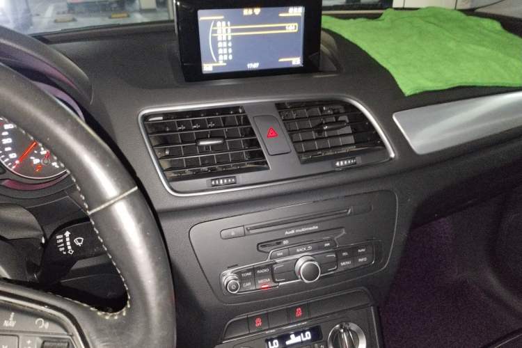 Used Audi Q3 2015 30 TFSI Comfort Model Audio And AC Panel