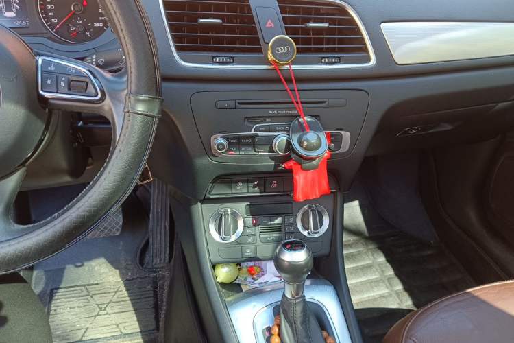 Used Audi Q3 2015 30 TFSI Comfort Model Audio And AC Panel