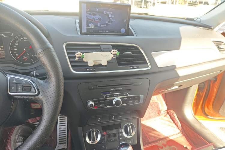 Used Audi Q3 2015 35 TFSI Comfort Model Audio And AC Panel