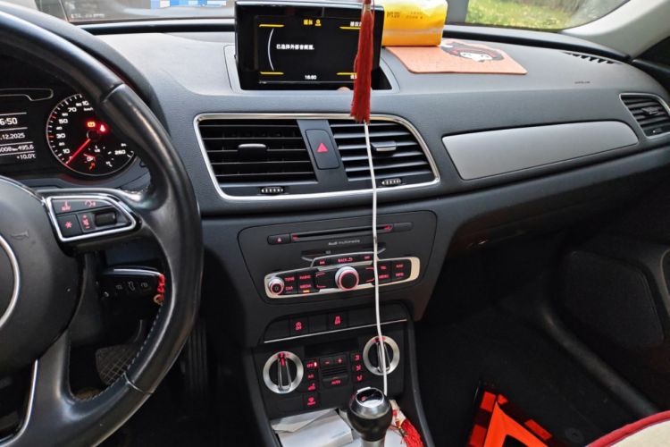 Used Audi Q3 2015 30 TFSI Ambition Edition Audio And AC Panel