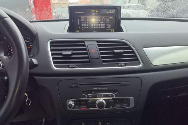 Used Audi Q3 2015 35 TFSI Comfort Model Audio And AC Panel