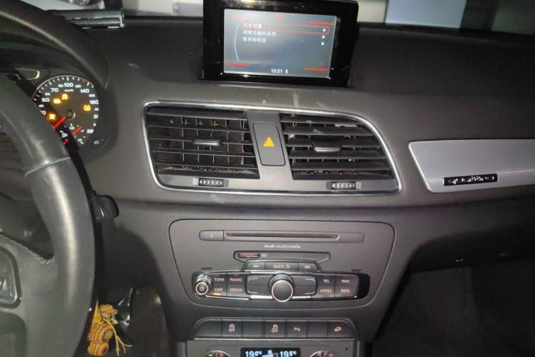Used Audi Q3 2015 35 TFSI Ambition Edition Audio And AC Panel