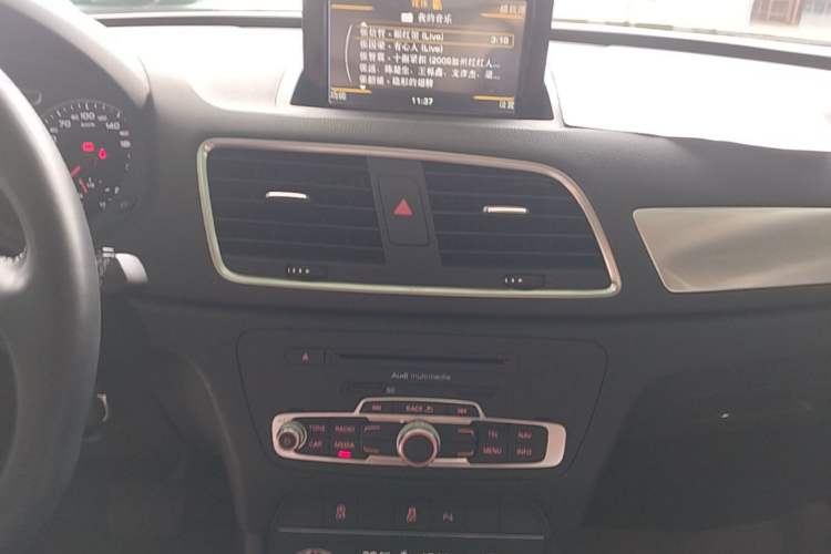 Used Audi Q3 2015 35 TFSI Comfort Model Audio And AC Panel