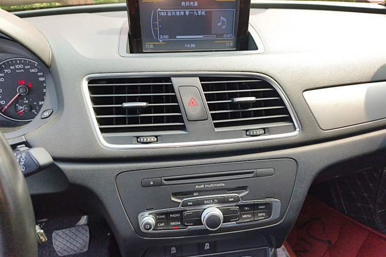 Used Audi Q3 2015 30 TFSI Ambition Edition Audio And AC Panel