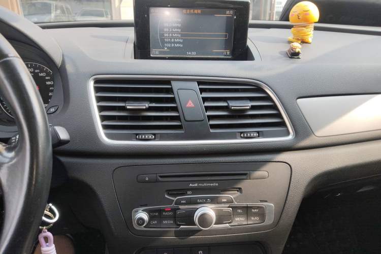Used Audi Q3 2015 30 TFSI Ambition Edition Audio And AC Panel