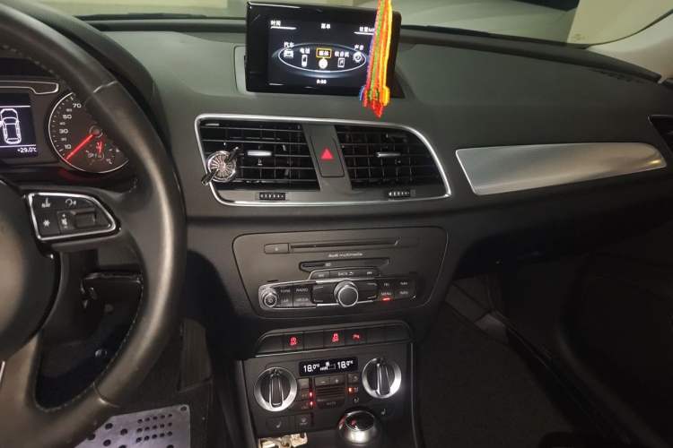 Used Audi Q3 2015 35 TFSI Comfort Model Audio And AC Panel