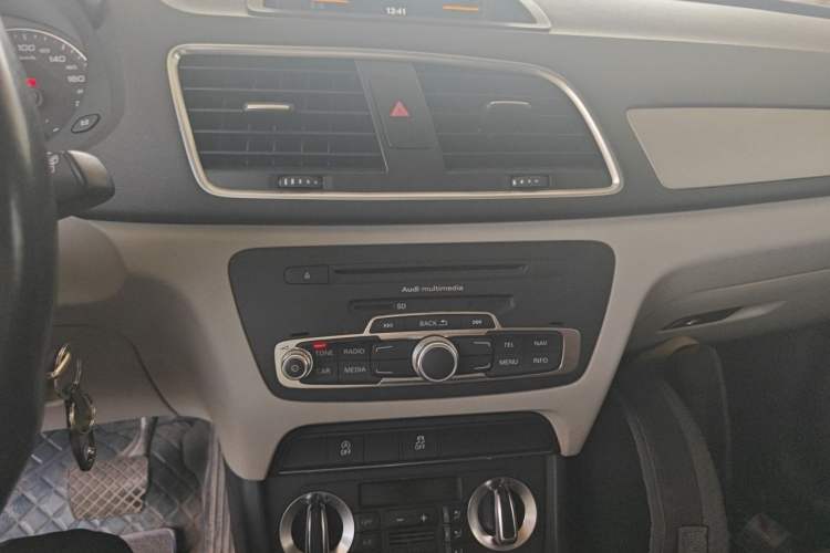 Used Audi Q3 2015 30 TFSI Ambition Edition Audio And AC Panel