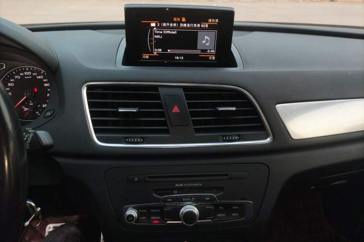Used Audi Q3 2015 35 TFSI Comfort Model Audio And AC Panel