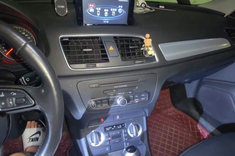 Used Audi Q3 2015 30 TFSI Comfort Model Audio And AC Panel