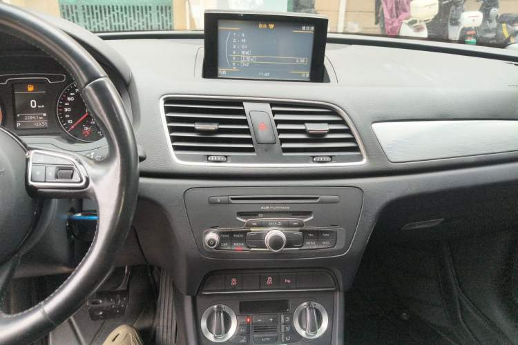 Used Audi Q3 2015 35 TFSI Comfort Model Audio And AC Panel