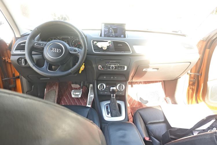 Used Audi Q3 2015 35 TFSI Comfort Model Center Console