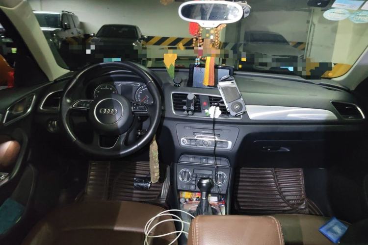 Used Audi Q3 2015 35 TFSI Ambition Edition Center Console