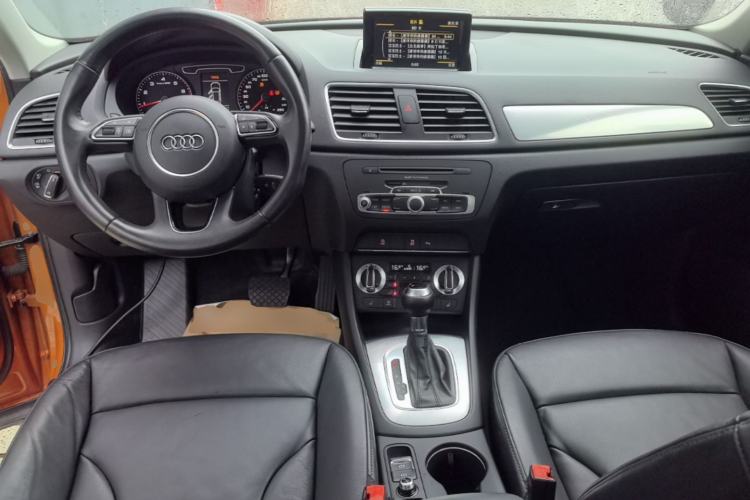 Used Audi Q3 2015 35 TFSI Comfort Model Center Console