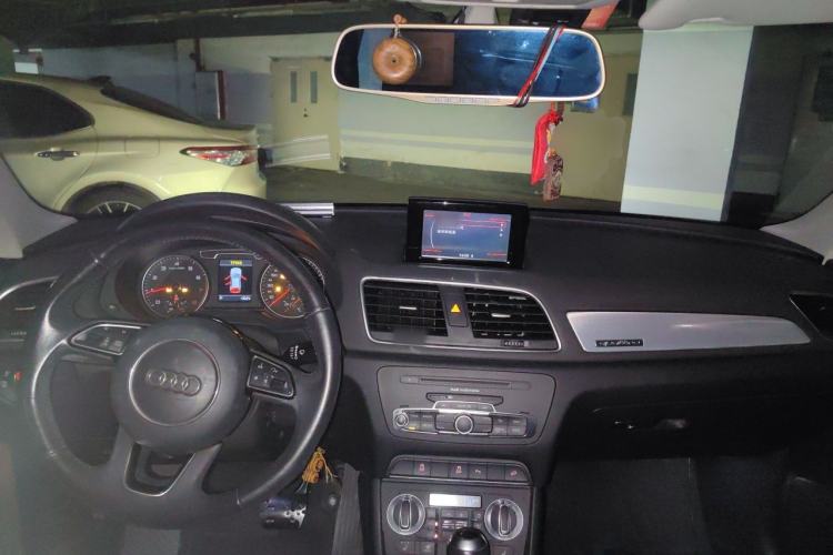 Used Audi Q3 2015 35 TFSI Ambition Edition Center Console