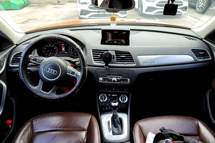 Used Audi Q3 2015 35 TFSI quattro Technology Edition Center Console