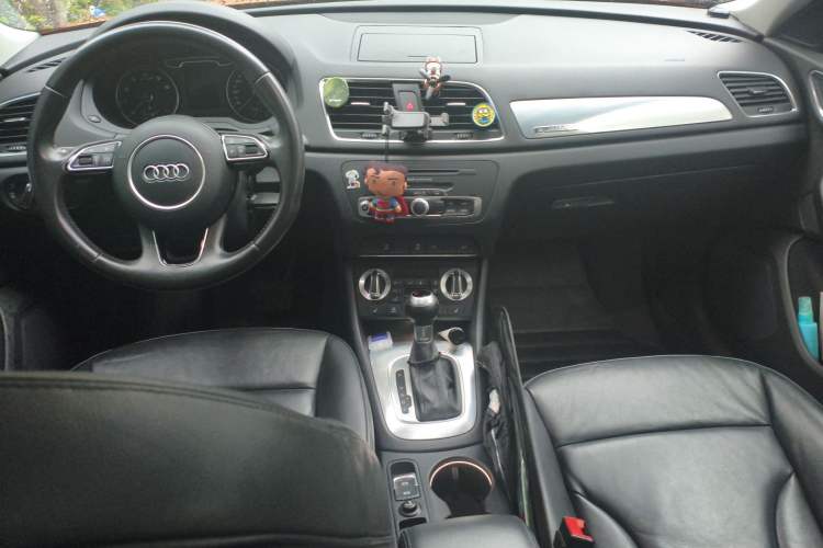 Used Audi Q3 2015 35 TFSI quattro Technology Edition Center Console