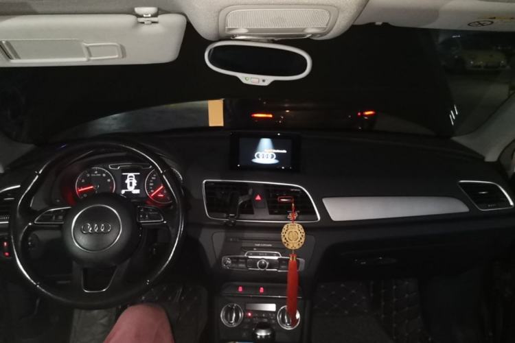 Used Audi Q3 2015 35 TFSI Ambition Edition Center Console